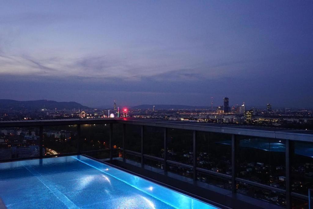 Executive Suite W/ Rooftop Pool Wenen Buitenkant foto