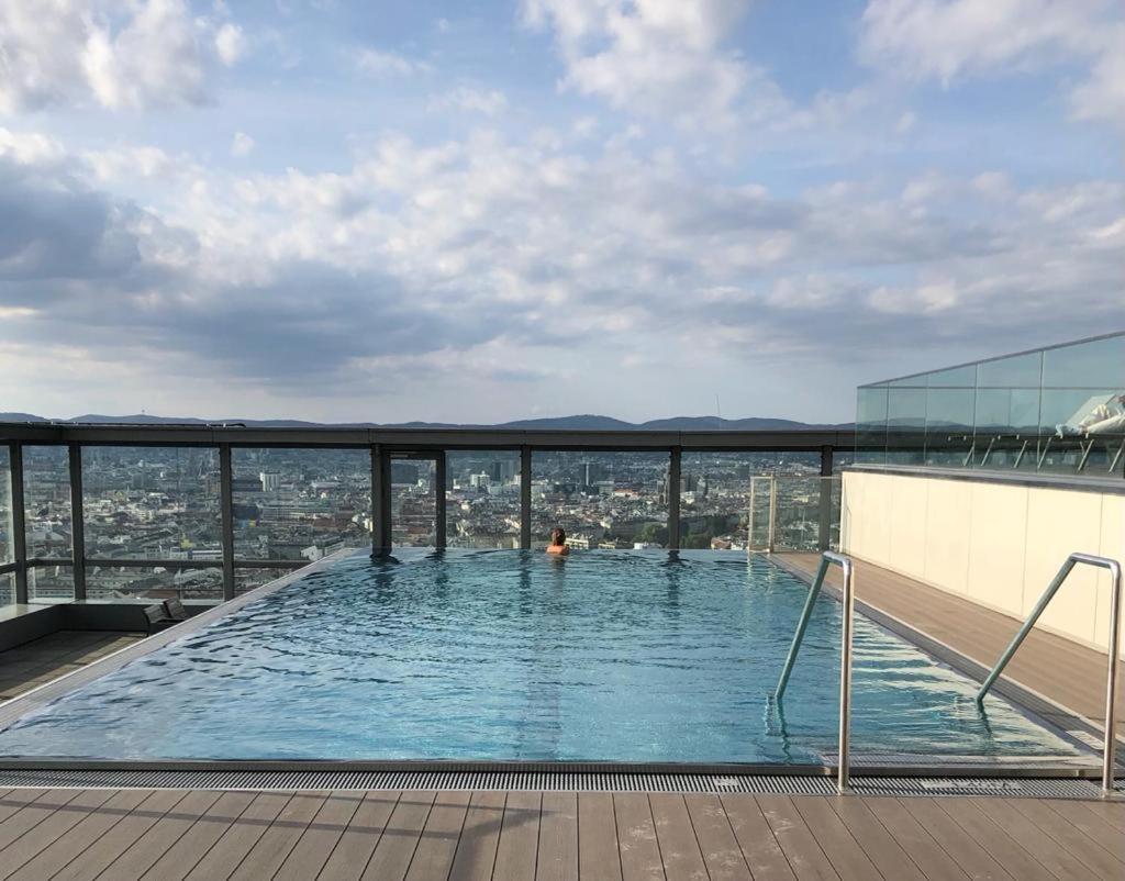 Executive Suite W/ Rooftop Pool Wenen Buitenkant foto